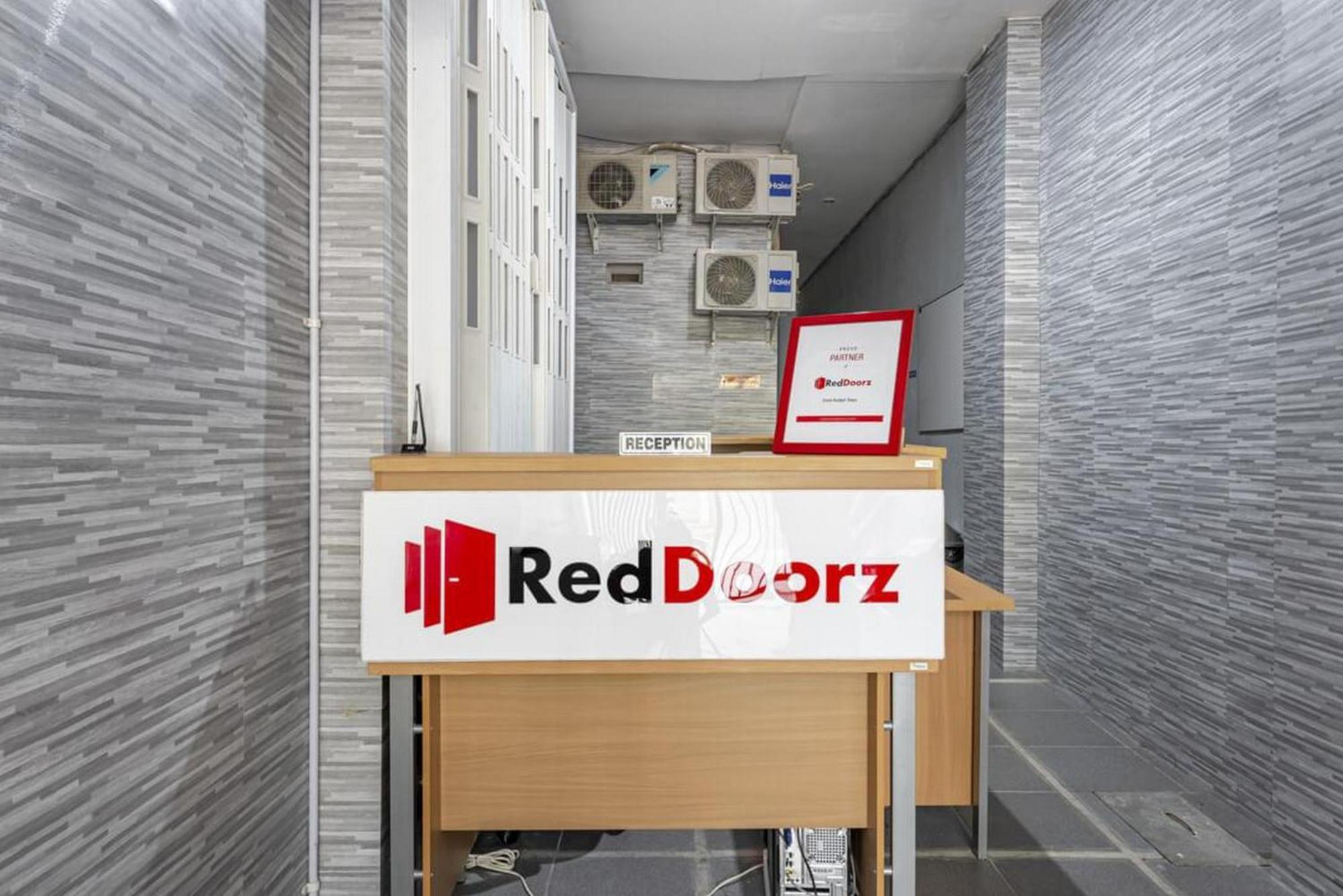 Reddoorz @ Jemursari Surabaya 2 Esterno foto